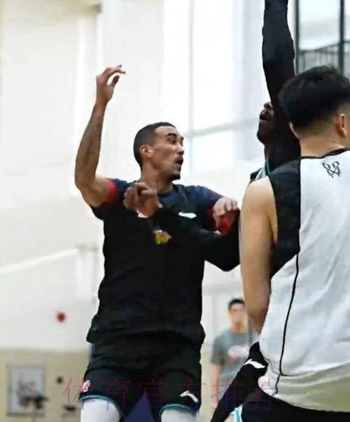 广东队记：奎因的手感完全可以在零下十几度的沈阳把鸡蛋煮熟